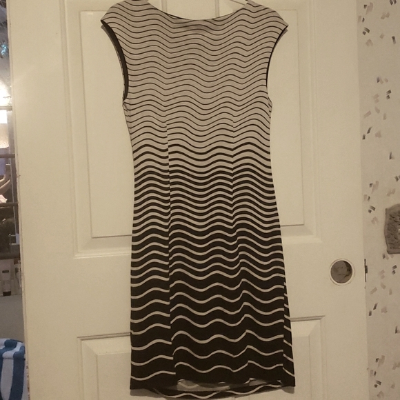 Loft black and white dress - Picture 2 of 5